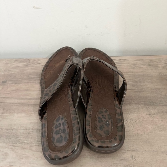 BOC Born Concept Women’s Leopard Print Thong Flat Sandal Shoe Size 10 - Picture 4 of 7